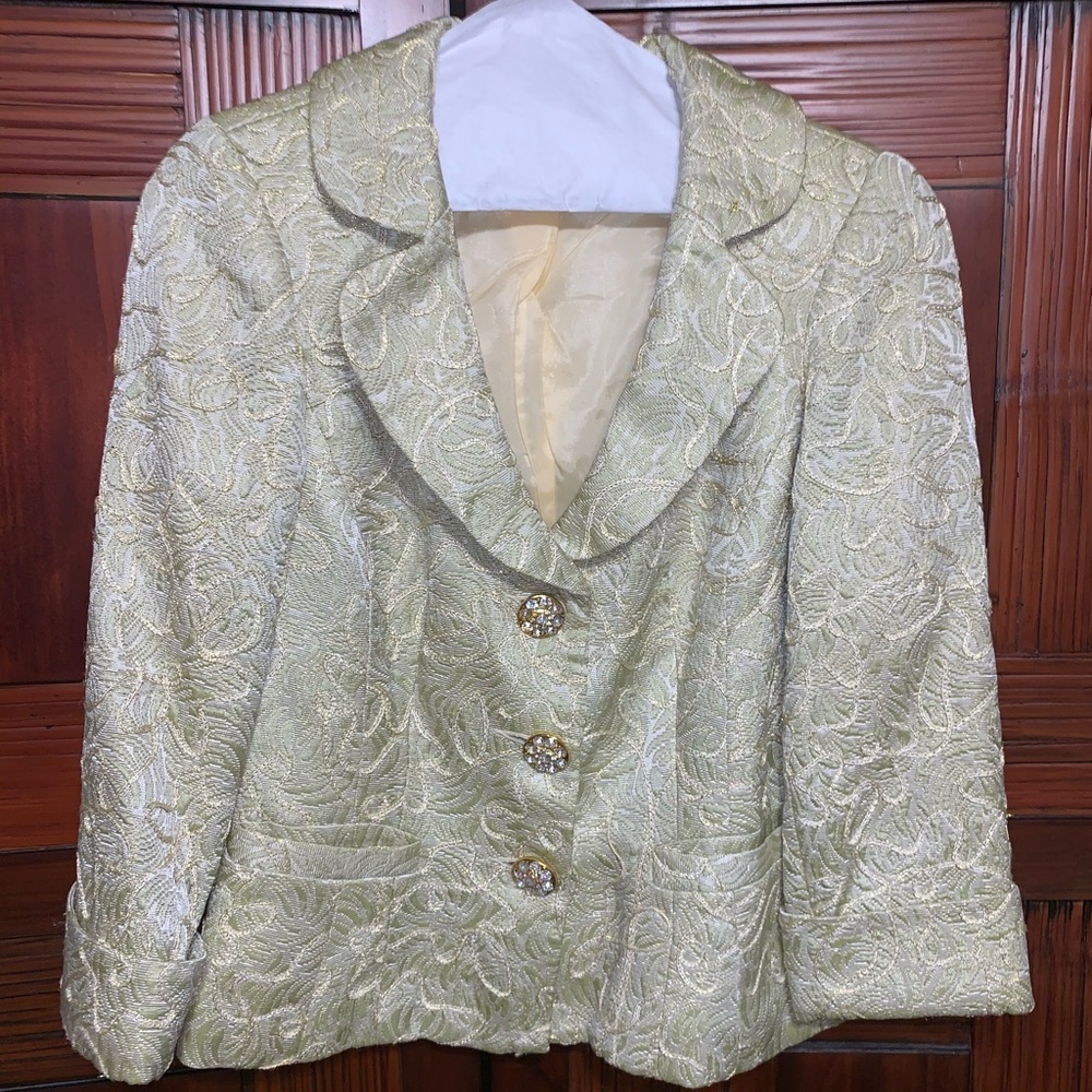 Detailed 2 piece suit with pockets